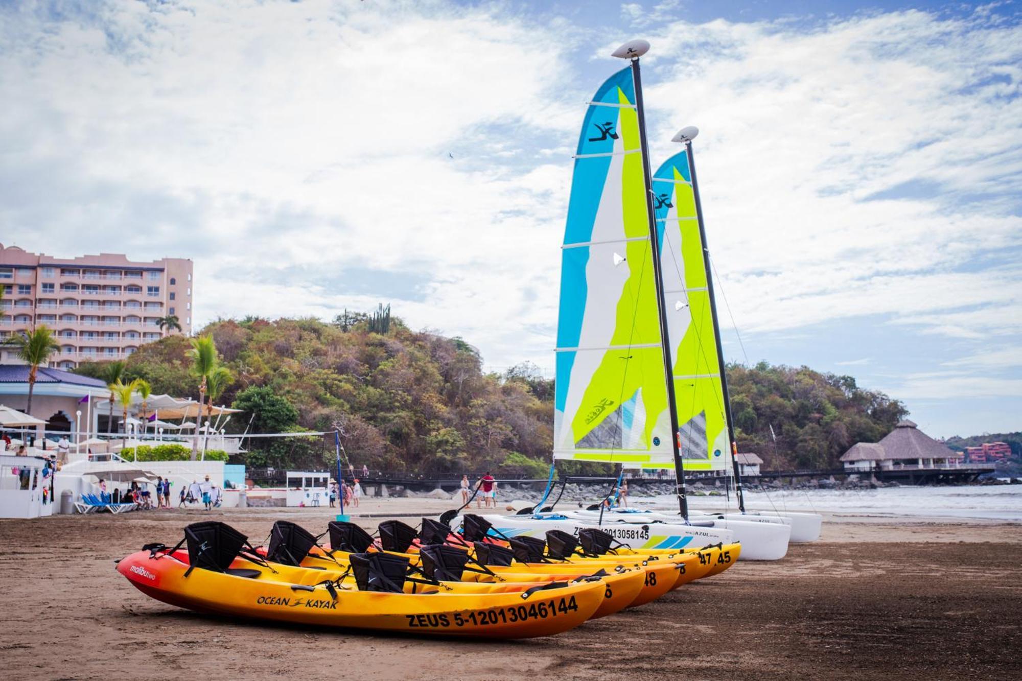 Azul Ixtapa Grand All Inclusive Suites - Spa & Convention Center Exterior photo
